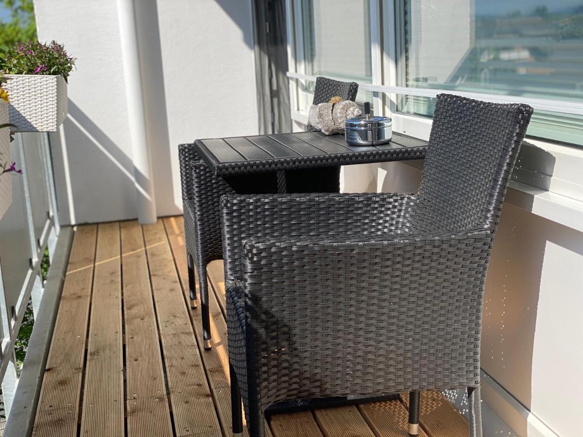 Mit Sonnenbalkon Und Netflix Im Zentrum