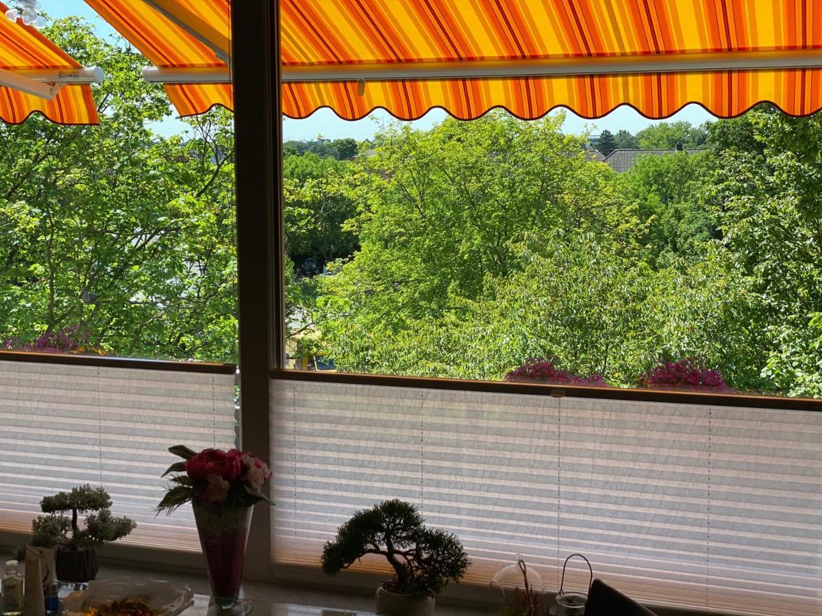 Mit Sonnenbalkon Und Netflix Im Zentrum *