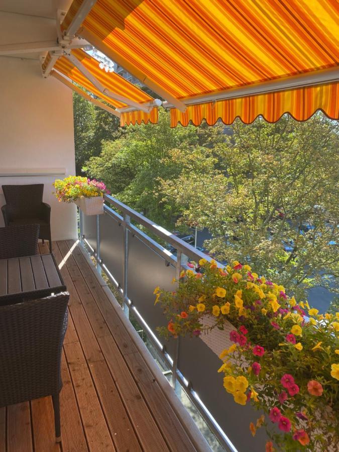 Mit Sonnenbalkon Und Netflix Im Zentrum *